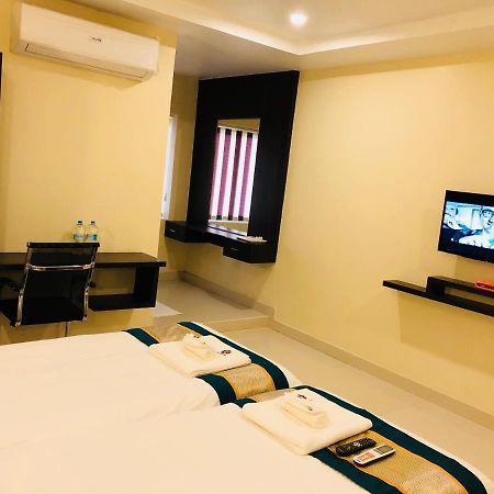 Hotel Fortune M R Grands Suluru Buitenkant foto