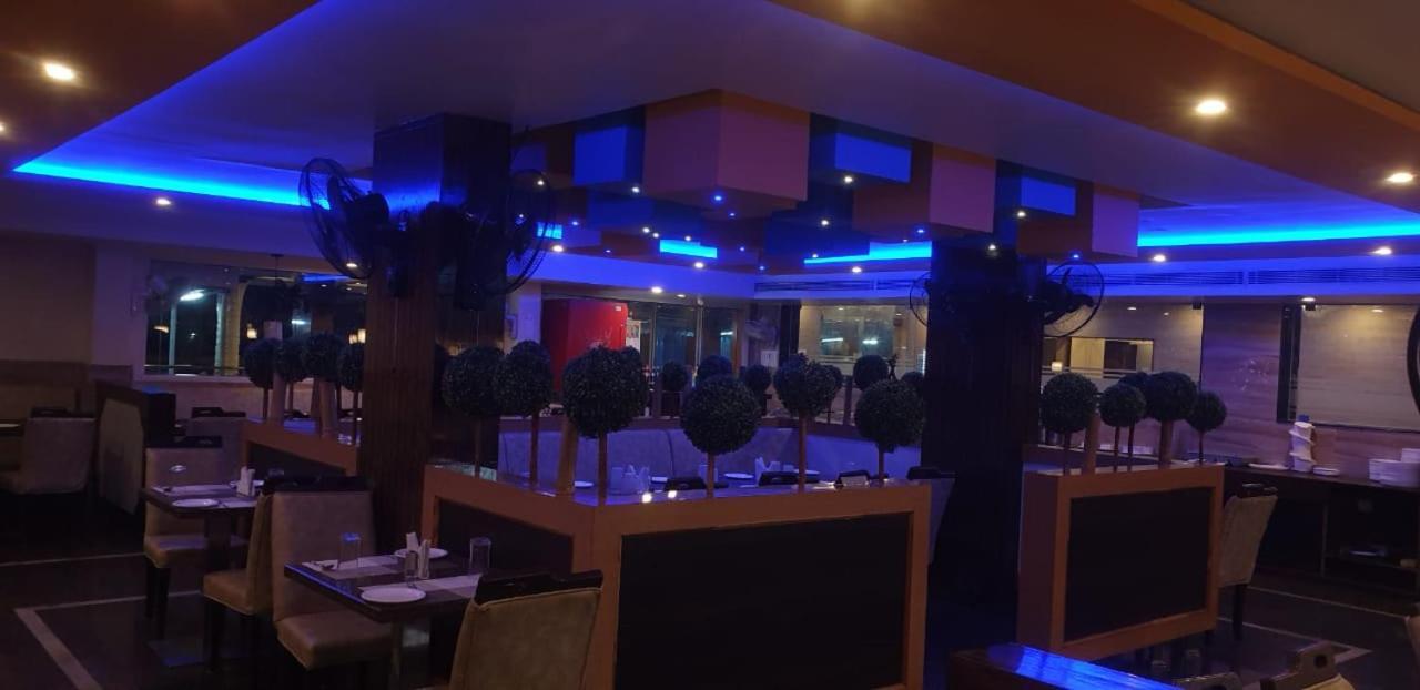 Hotel Fortune M R Grands Suluru Buitenkant foto